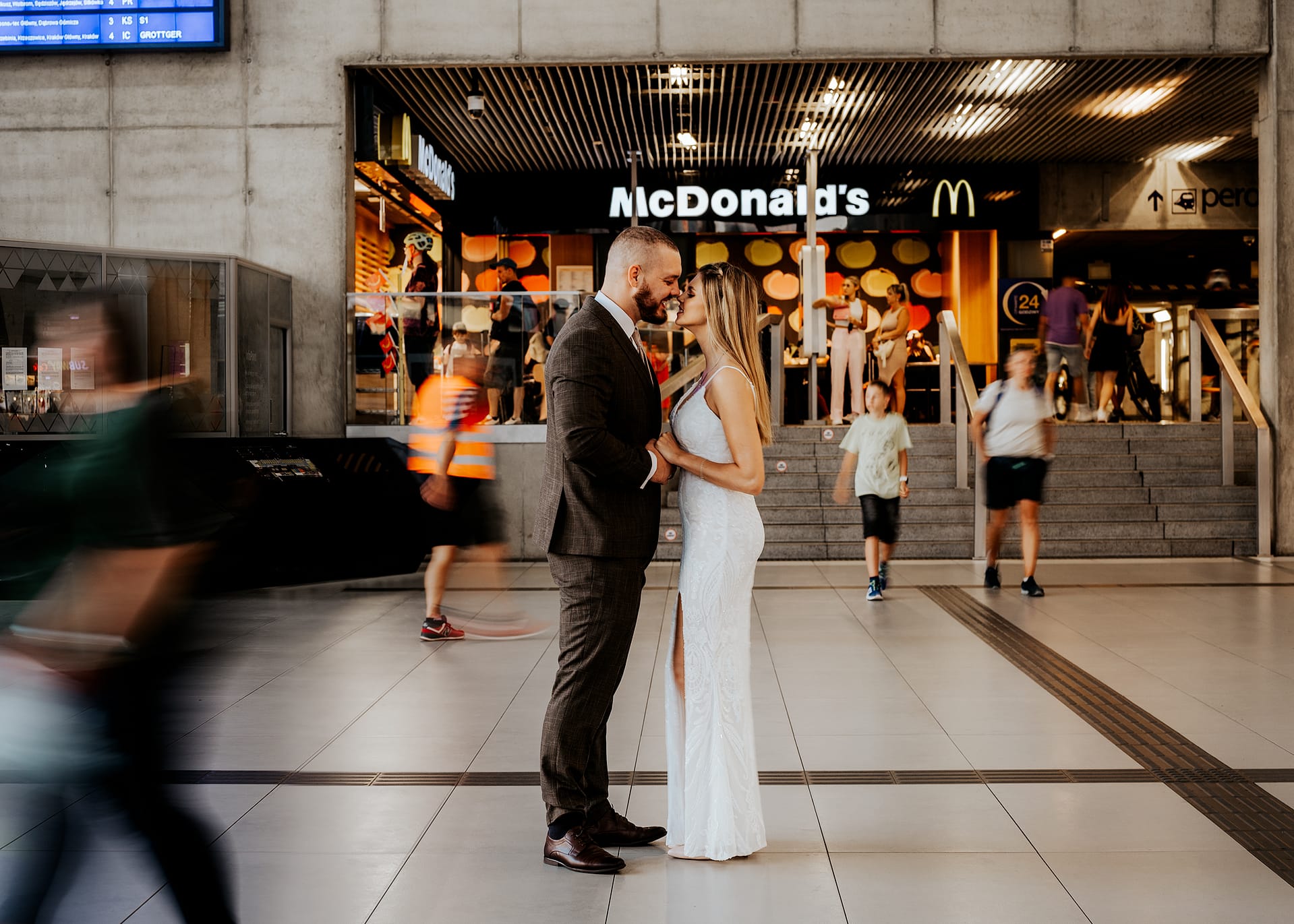 Reportaż ślubny - Elegancki ślub plenerowy-Hotel Pałac Czarny Las